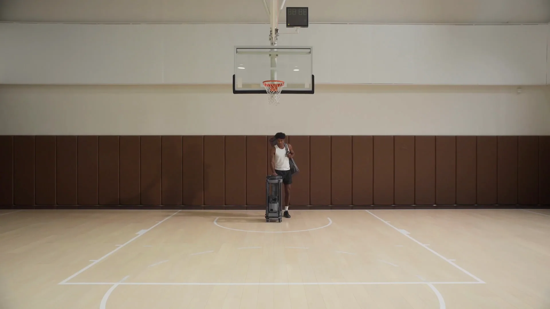 Le Lumistar CARRY en situation, sur un terrain de basket
