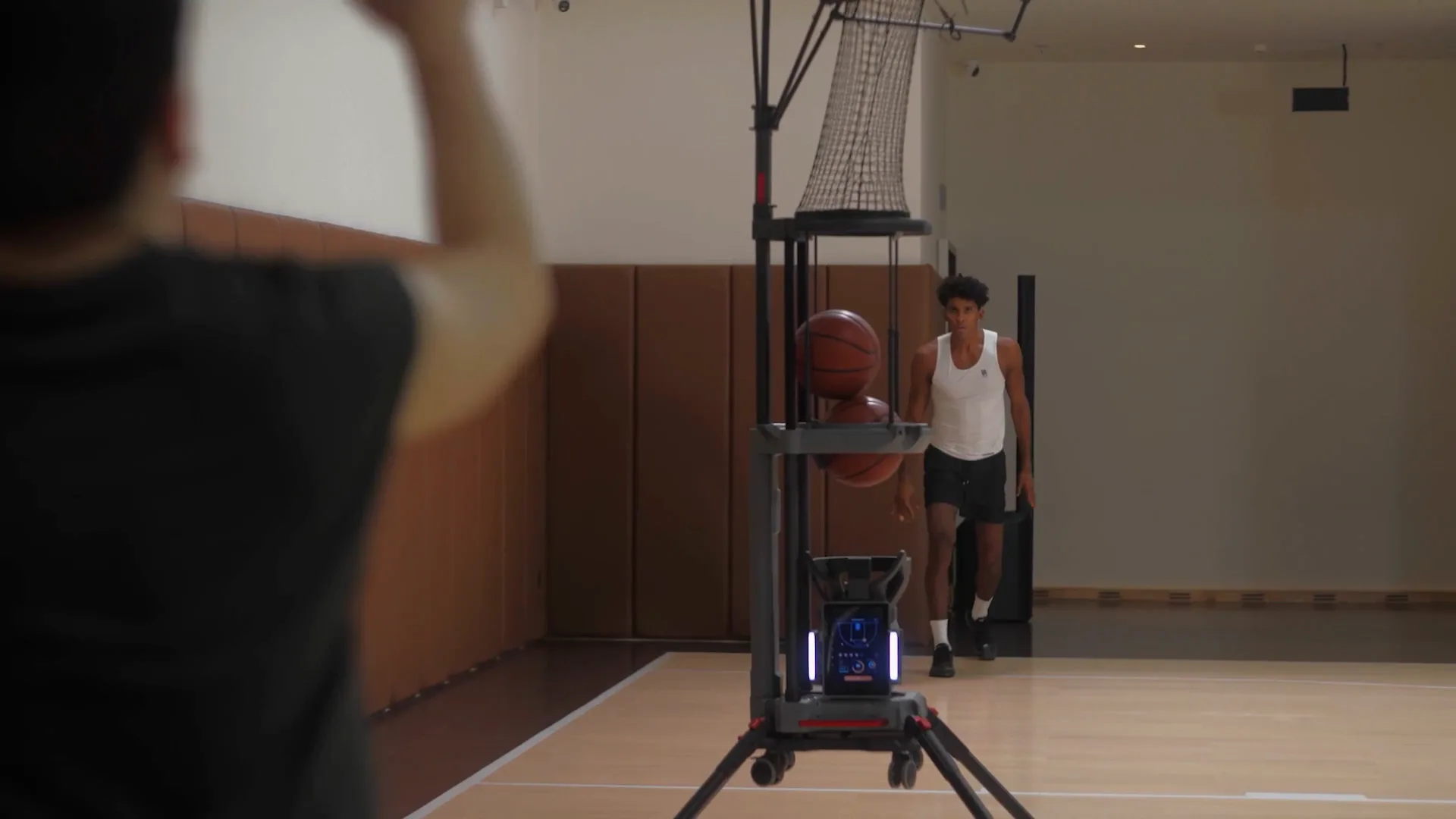 Le Lumistar CARRY en situation, sur un terrain de basket
